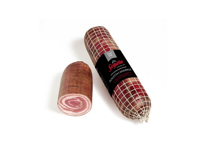 Pancetta arrotolata casalinga a metà